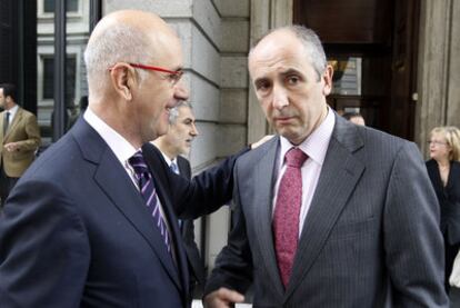 Los portavoces de CiU, Josep Antoni Duran Lleida, y del PNV, Josu Erkoreka, en el Congreso.