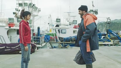Clara Lago y Karra Elejalde, en 'Ocho apellidos vascos'.