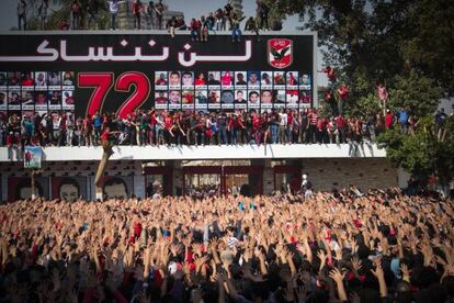 Aficionados del Al-Alhy recuerdan en 2013 a los fallecidos en Port Said.