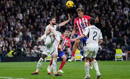 Marcos Llorente marcando el gol del empate frente al Real Madrid.