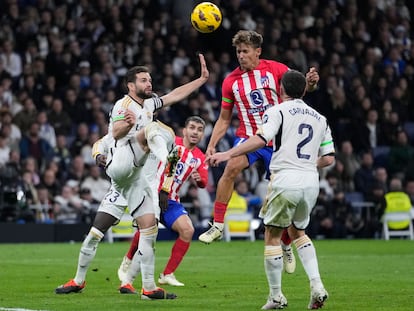 Marcos Llorente marcando el gol del empate frente al Real Madrid.