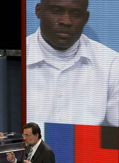 Mariano Rajoy responde a un 'sin papeles' de Camerún en TVE
