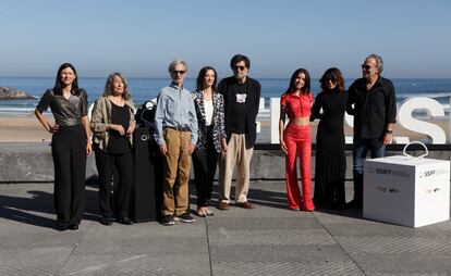 El equipo de 'Cerrar los ojos' posa ante los fotógrafos en San Sebastián.