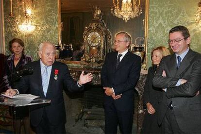 Jesús de Polanco, junto a Magdalena Álvarez (izquierda), Olivier Schrameck, Elena Salgado y Alberto Ruiz-Gallardón.