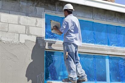 Aprovechando el buen tiempo, muchos decidirán emprender reformas en su vivienda. /JODY JACOBSON (GETTY)