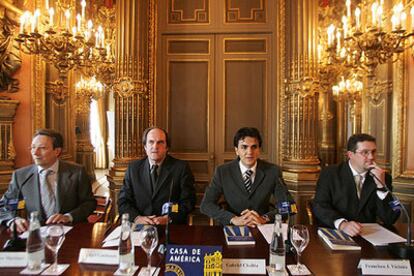 De izquierda a derecha, Emiliano Martínez, Ángel Gabilondo, Gabriel Chalita y Francisco José Viciana, en la presentación del libro <i>Los diez pilares de la ética,</i> ayer en la Casa de América.