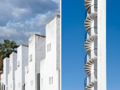 A la izquierda, conjunto de viviendas en Setefilla (Sevilla). A la derecha, campanario de Llanos de Sotillo (Jaén). |