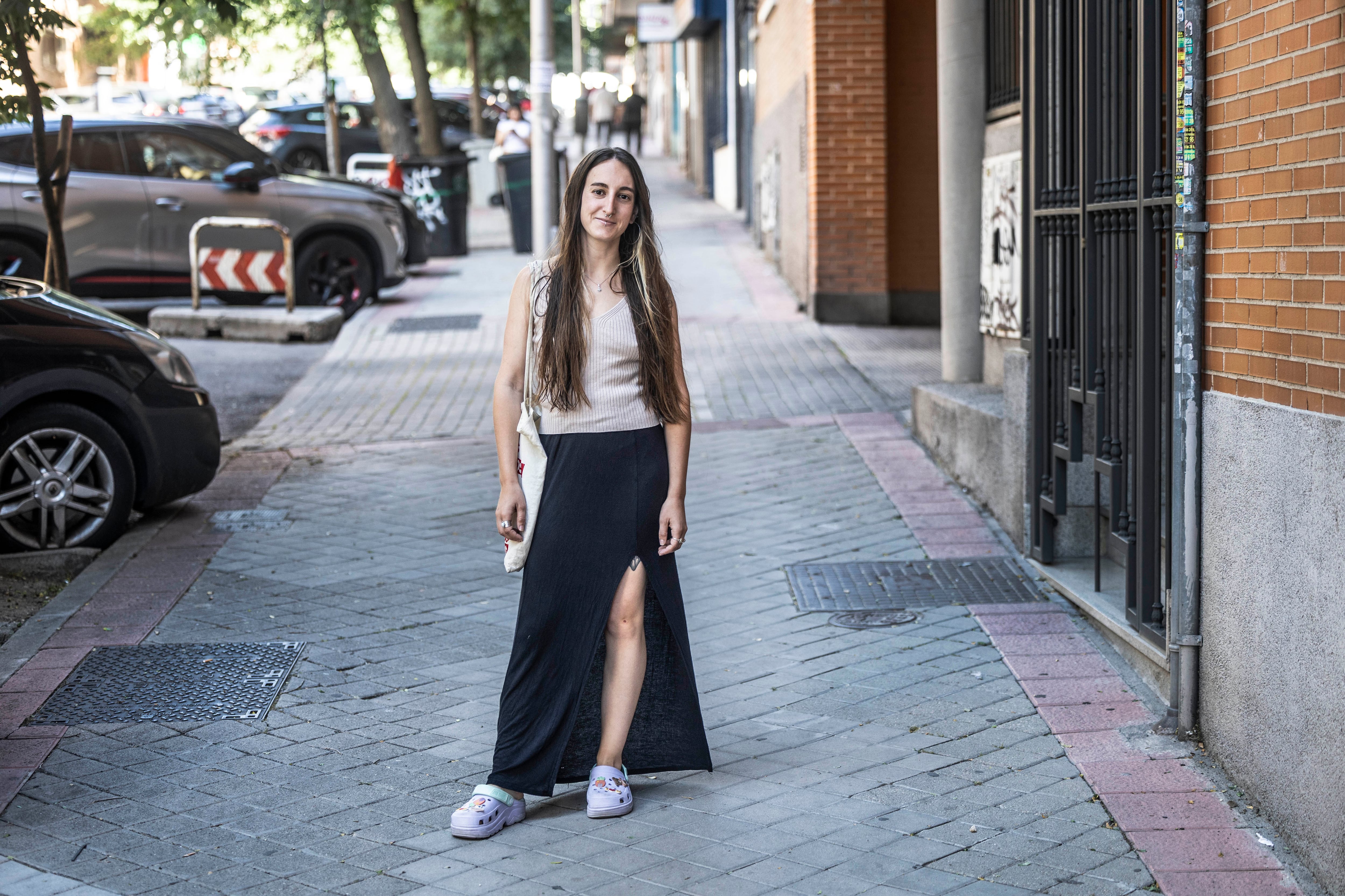 La enfermera Laura Pérez, cerca de su casa en Madrid.