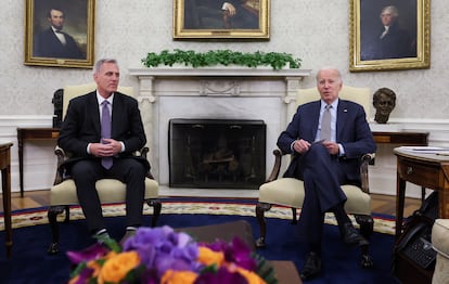 Kevin McCarthy y Joe Biden