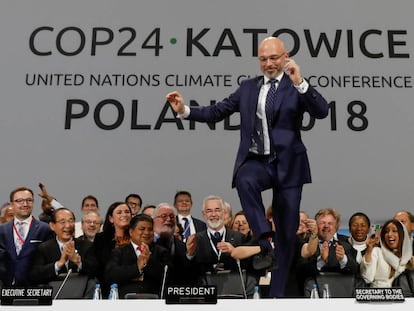 O presidente da cúpula, Michal Kurtyka, reage ao pacto alcançado pelos países em Katowice, Polônia.