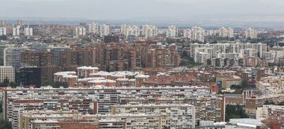 Vista a&eacute;rea de una mole de pisos en Madrid capital.