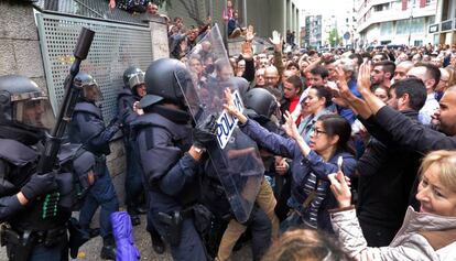 Càrrega policial a Girona l'1-O.