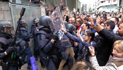 C&agrave;rrega policial a Girona l&#039;1-O.