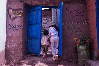 El 'munay' (amor en quechua) es parte de la filosofía de vida de los pueblos del Valle Sagrado y que el centro psicológico ha incorporado a su metodología. En la imagen, se puede ver la palabra escrita en la parte derecha de la pared.