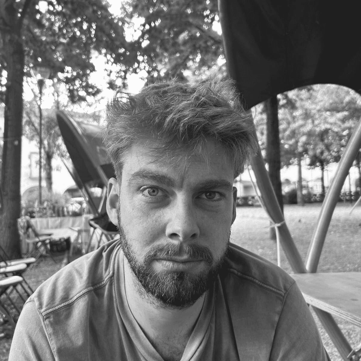 Pol Estrada, un escriptor en forma i a punt al seu debut ‘Els arbres no s’ho mereixen’