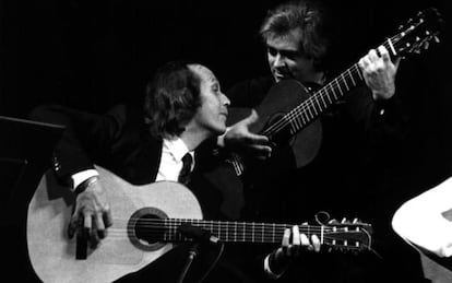 Los guitarristas Paco de Lucía (izqda.) y Manolo Sanlúcar.
