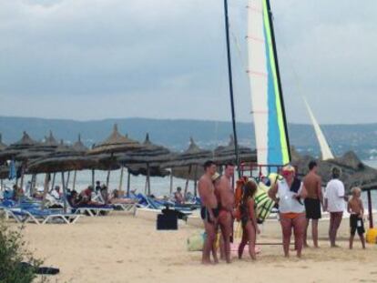 Turistas en la playa de Hammamet (T&uacute;nez)