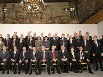 Fotografía de familia de los ministros de Ecofin en el Palacio del Gran Maestre en La Valeta