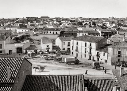 ‘Zamora. Street near San Claudio (Zamora. Calle cerca de San Claudio)’.