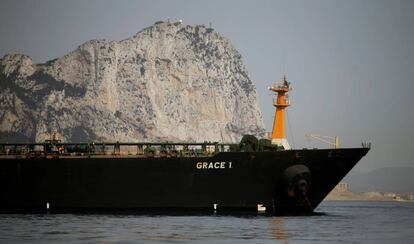 El carguero 'Grace 1' frente a Gibraltar.