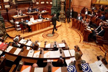 El pleno del Ayuntamiento de Barcelona con Gerardo Pisarello de alcalde accidental.