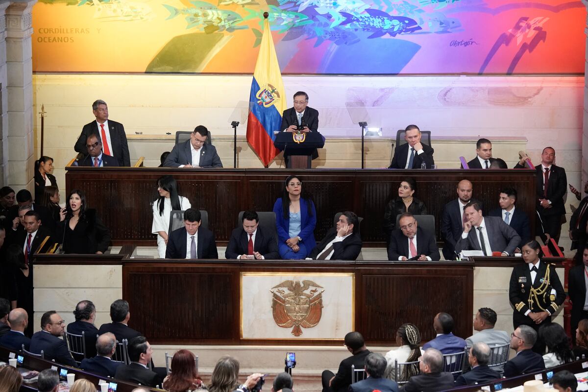 La reforma tributaria de Petro tambalea en las comisiones económicas ...