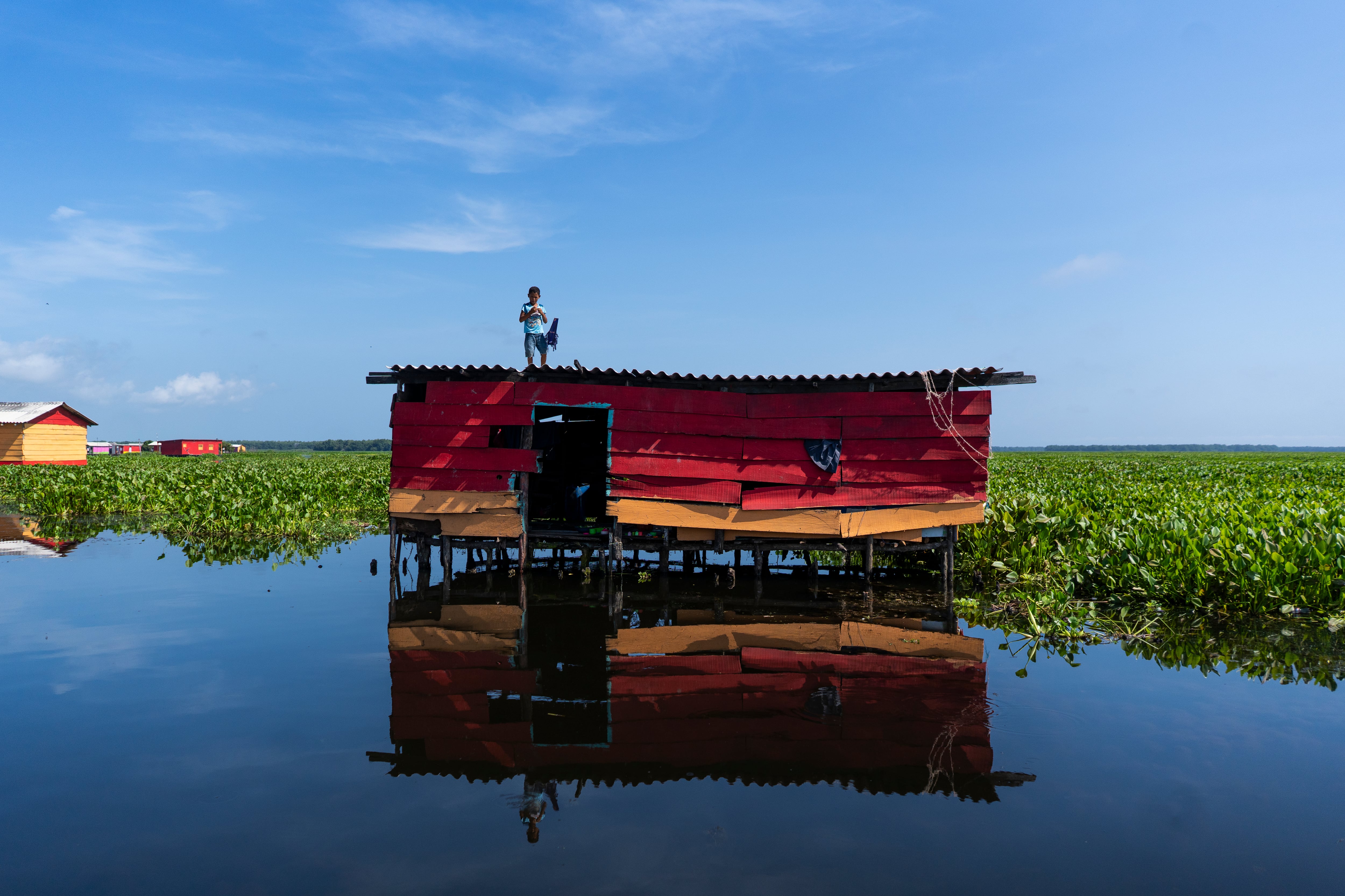 Una casa palafítica en Nueva Venecia.