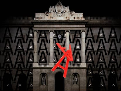 Les lletres de Joan Brossa ballaran per la façana de l'Ajuntament.