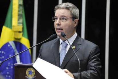 Entre as irregularidades cometidas pelo ex-governador de Minas Gerais e hoje senador Antonio Anastasia (PSDB), está a abertura de créditos suplementares de valor superior ao dobro do permitido na LOA.