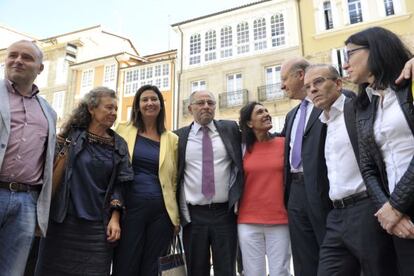 El exalcalde de Ourense junto a miembros de su equipo 