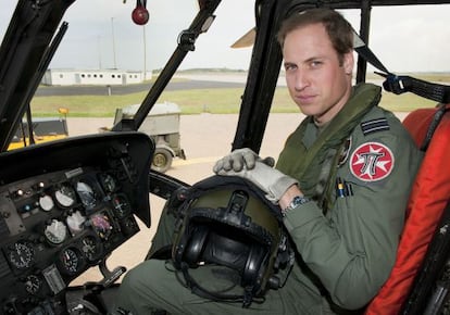 El pr&iacute;ncipe Guillermo, como piloto de rescate de la Real Fuerza Armada brit&aacute;nica.