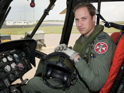 El pr&iacute;ncipe Guillermo, como piloto de rescate de la Real Fuerza Armada brit&aacute;nica.
