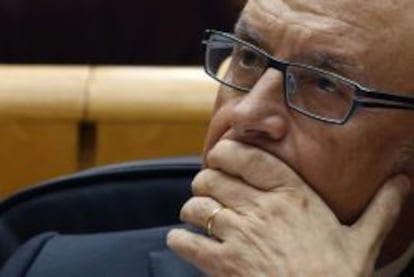 El ministro de Hacienda, Cristóbal Montoro, durante la sesión de control al Gobierno celebrada hoy en el pleno del Senado, en Madrid.