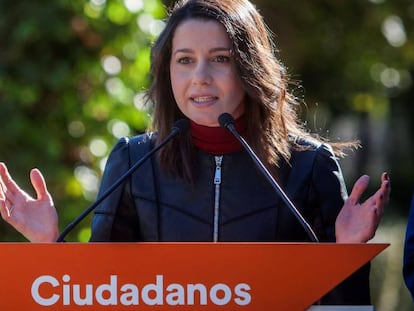 In&eacute;s Arrimadas durante la rueda de prensa que ha ofrecido en Jerez.