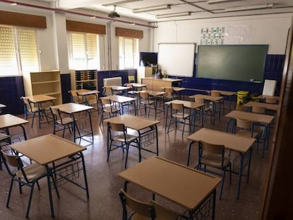 Aula vacía de un colegio de Granada. 