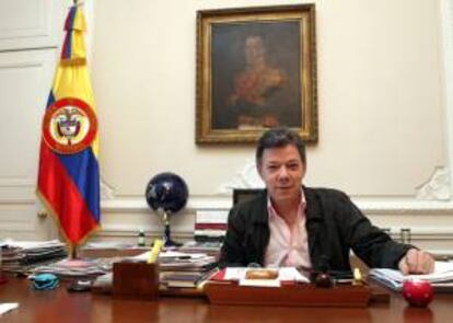 El problema de las tierras es el primero que el Ejecutivo del presidente de Colombia, Juan Manuel Santos (imagen), y las FARC abordan en los diálogos de paz, cuya segunda ronda comenzó hoy en La Habana. EFE/Archivo