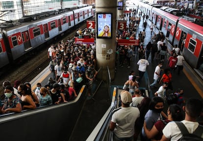 Pasajeros en la estación de metro de São Paulo, el 19 de diciembre pasado.