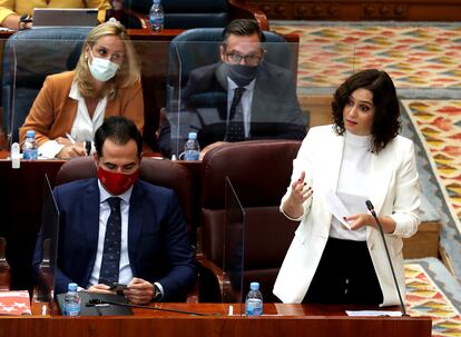 La presidenta de la Comunidad de Madrid, Isabel Diaz Ayuso, en un pleno de la Asamblea.