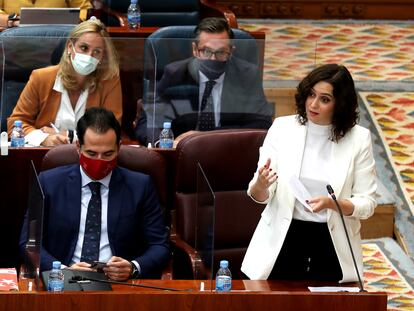 La presidenta de la Comunidad de Madrid, Isabel Diaz Ayuso, en un pleno de la Asamblea.