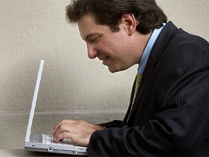 Kevin Mitnick, ex <b><i>hacker </b></i>y ahora asesor de seguridad en la Red.