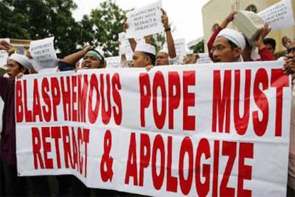 Una multitud de musulmanes se ha vuelto a manifestar en Malasia para pedir que Benedicto XVI se retracte y pida disculpas por sus ofensas al Islam.