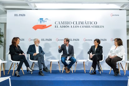 Desde la izquierda, Cristina Monge (politloga), Jos Manuel Moreno Rodrguez (Universidad de Castilla-La Mancha), Clemente ?lvarez (EL PA?S), Mariola Domenech (Acciona Energa) y Yolanda Luna (Aemet).