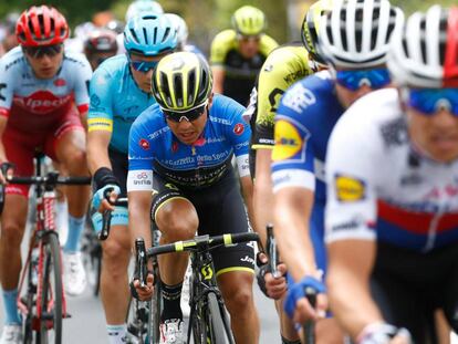 Chaves, con el maillot azul de líder de la montaña, durante la etapa de su perdición.