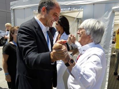 El expresidente de la Generalitat Francisco Camps y el patr&oacute;n de la F&oacute;rmula 1, Bernie Ecclestone, en 2011.