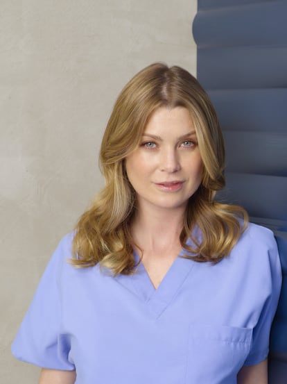 MEREDITH EN 'ANATOMÍA DE GREY' – El nombre de la serie más longeva de Shonda Rimes, un juego de palabras con la Anatomía de Gray, el manual médico de referencia de Henry Gray, ya deja claro que aunque la serie estuviese centrada en un grupo de residentes, la que importaba era Meredith, la talentosa médica hija de una eminencia y un padre ausente que iniciaba sus pasos en el Hospital Seattle Grace Mercy West. Ahora Hospital Grey Sloan Memorial, no en su honor sino en el de su hermanastra fallecida en un accidente de avión, una más de las innumerables desgracias asociadas al personaje interpretado por Ellen Pompeo. 