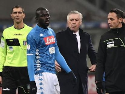 Un muerto y cuatro apuñalados en el Inter-Nápoles en el que también se vivieron cánticos racistas contra Koulibaly, jugador senegalés del club napolitano