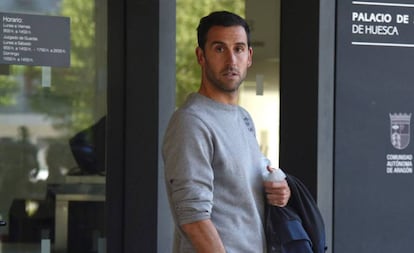 El jugador del Deportivo Iñigo López tras ser puesto en libertad con cargos 
 