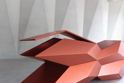 Polygonia, de Giacomo Marziano para Roche Bobois, es la etapa más reciente de esta colaboración.