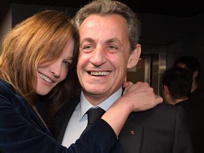 Carla Bruni y Nicolas Sarkozy en la gala solidaria contra el Alzheimer en Paris, en enero de 2017.