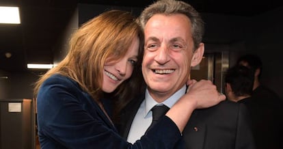 Carla Bruni y Nicolas Sarkozy en la gala solidaria contra el Alzheimer en Paris, en enero de 2017.